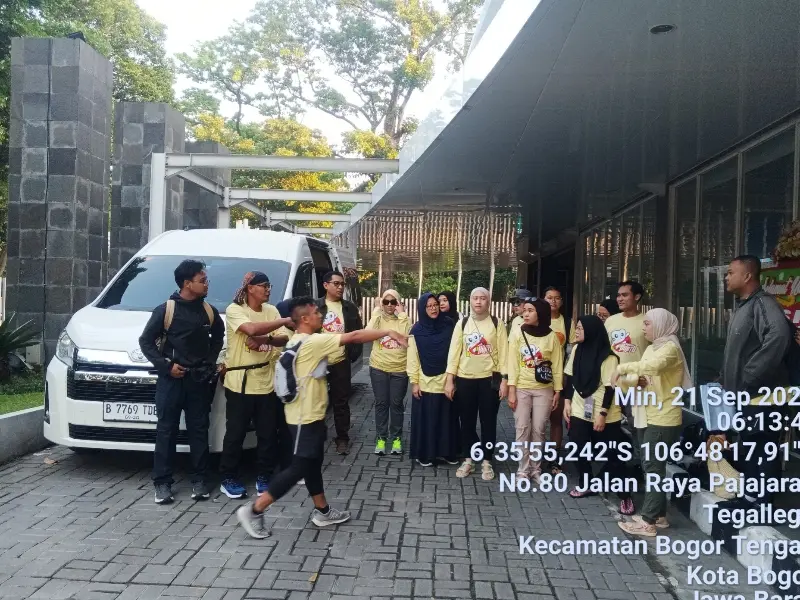 Toyota Hiace Premio Rental Mobil Innova Reborn