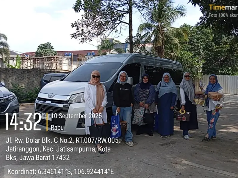 Toyota Hiace Premio Luxury Rental Mobil Innova Reborn